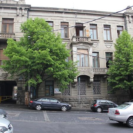 Apartment in Purtseladze Street Tbilisi Buitenkant foto