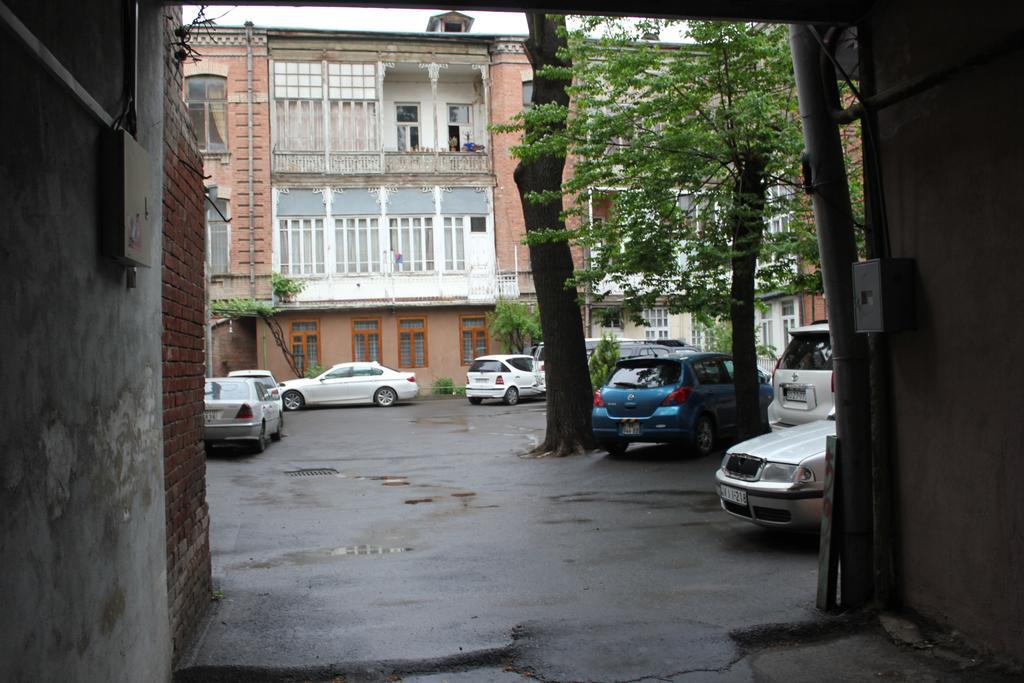 Apartment in Purtseladze Street Tbilisi Buitenkant foto