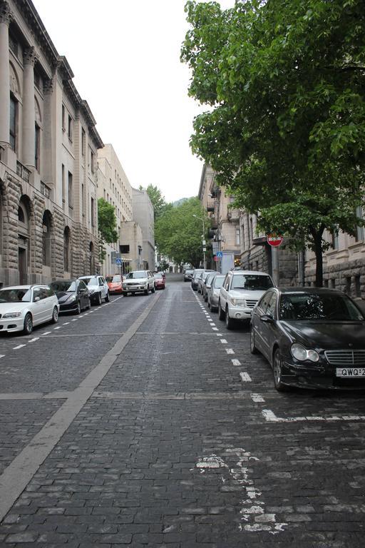 Apartment in Purtseladze Street Tbilisi Buitenkant foto