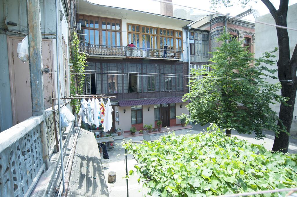 Apartment in Purtseladze Street Tbilisi Buitenkant foto