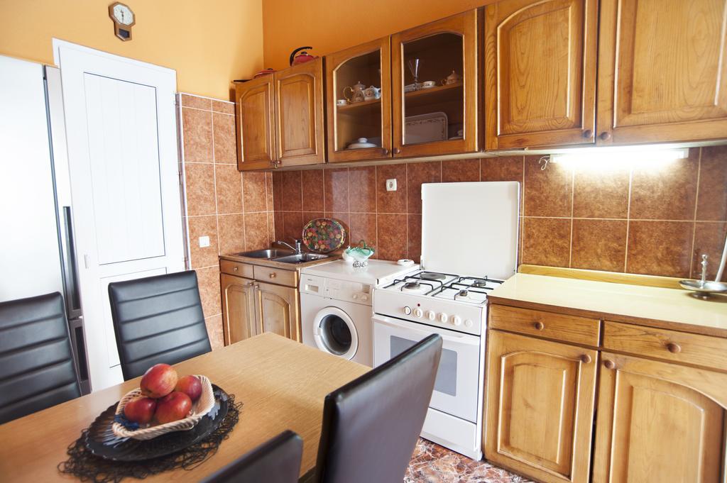 Apartment in Purtseladze Street Tbilisi Buitenkant foto