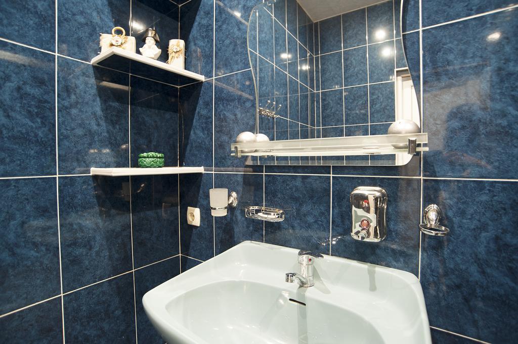 Apartment in Purtseladze Street Tbilisi Buitenkant foto