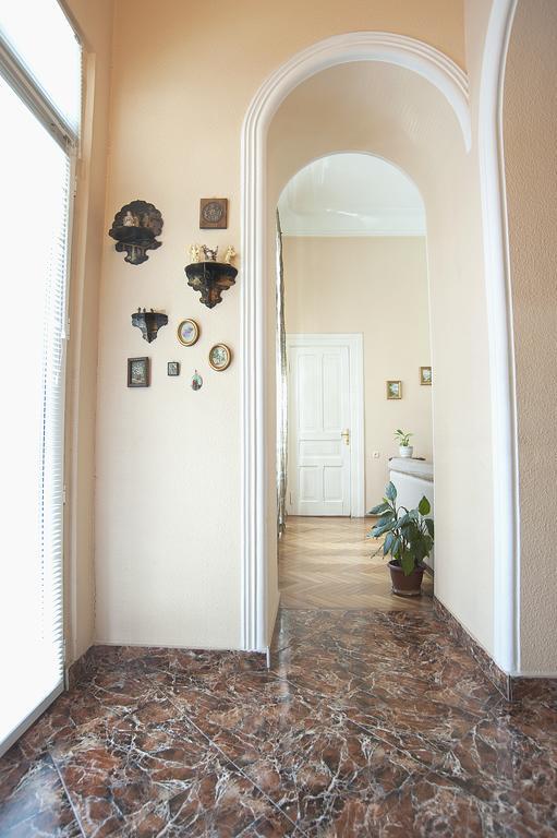 Apartment in Purtseladze Street Tbilisi Buitenkant foto