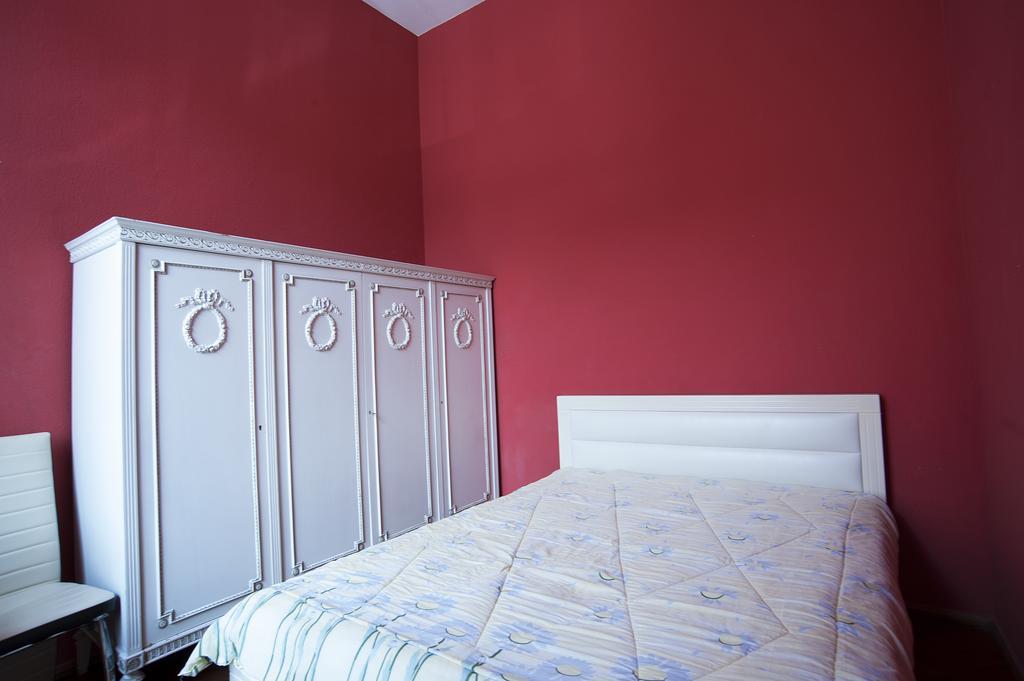 Apartment in Purtseladze Street Tbilisi Buitenkant foto