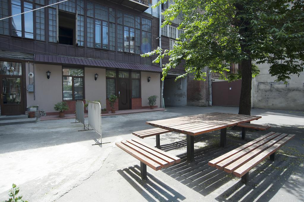 Apartment in Purtseladze Street Tbilisi Buitenkant foto