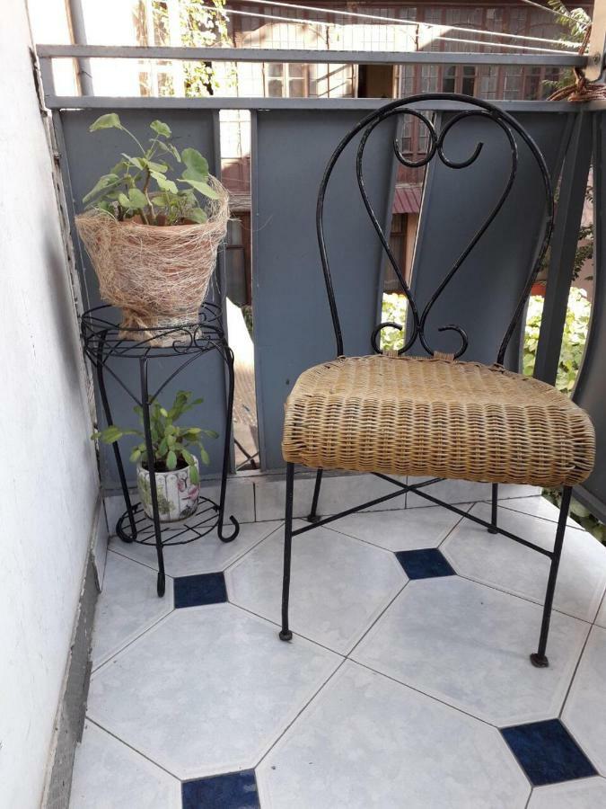 Apartment in Purtseladze Street Tbilisi Buitenkant foto